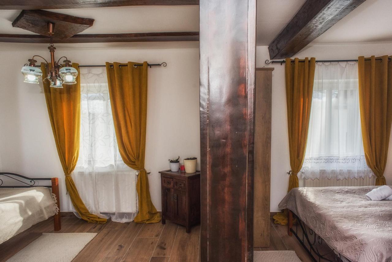 Tri Mudraca Inn Karanac Habitación foto