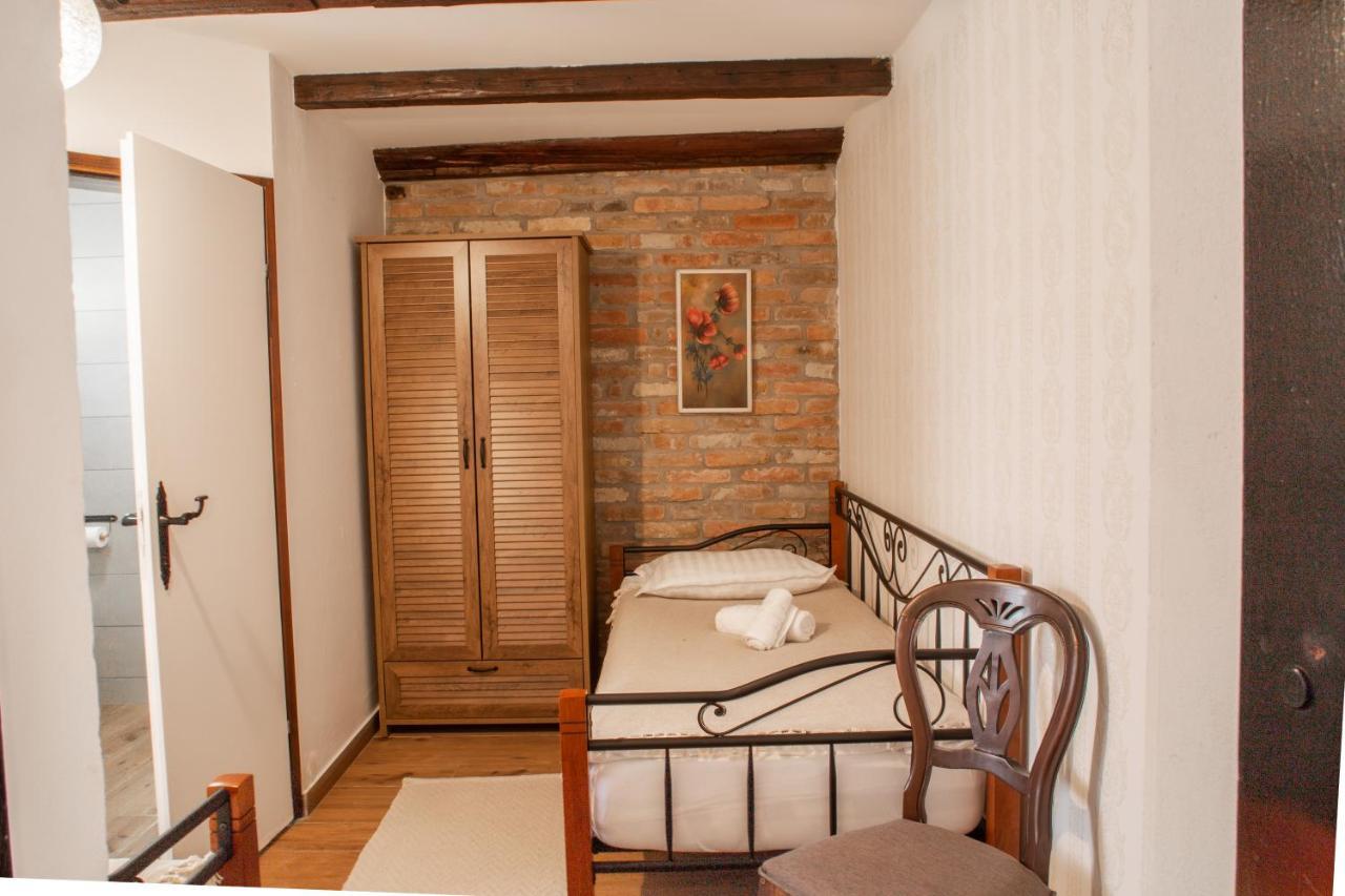 Tri Mudraca Inn Karanac Exterior foto